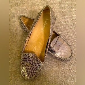 Vionic 356 LARRUN Metallic Animal Print Driving Loafers US 6.5 Gray Silver Print